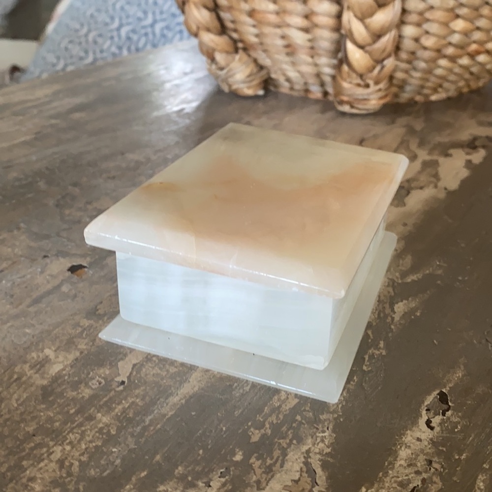 Vintage Marble Hinged Lid Trinket Box Ivory​​​​​​​​ - Picture 3 of 10